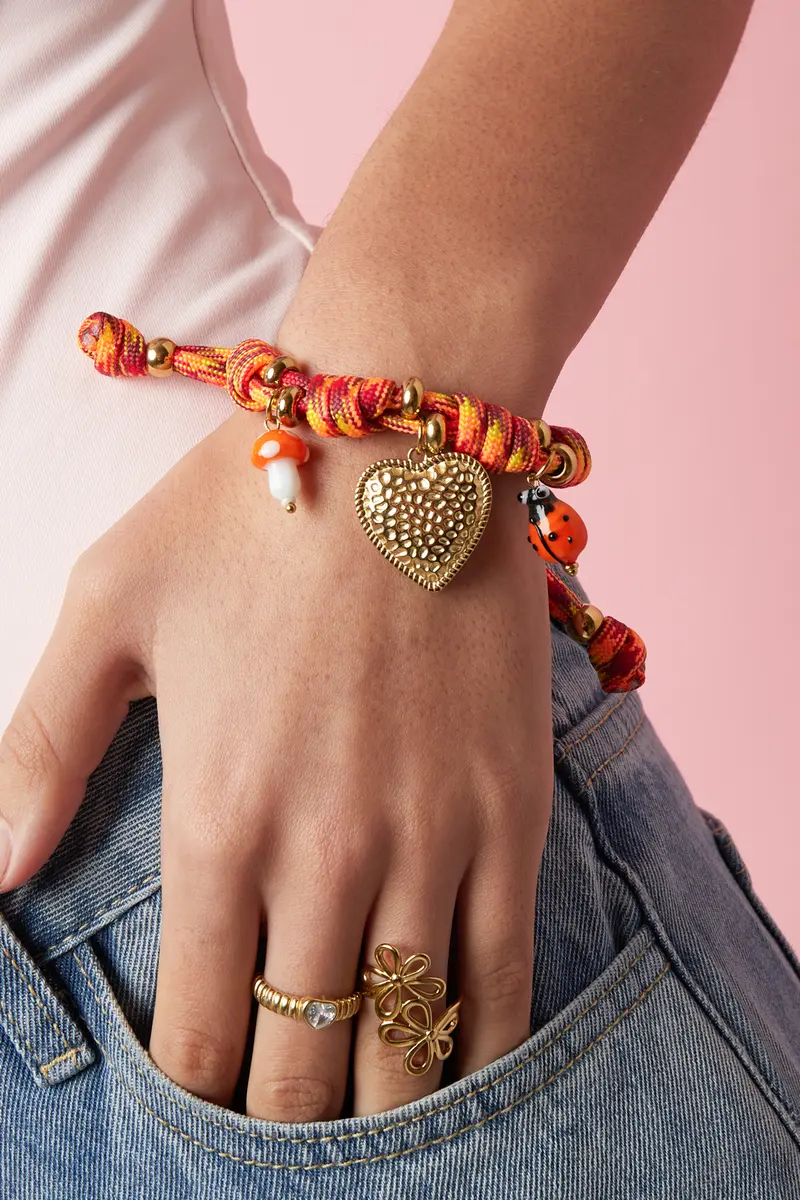 Armbanden met touwbedeltjes in de vorm van een hartje | Oranje