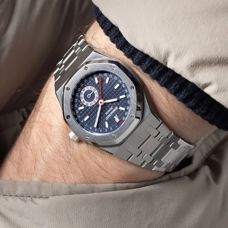 Audemars Piguet Royal-Oak Annual Calendar Blue Dial with AP service Invoice ref. 25920ST