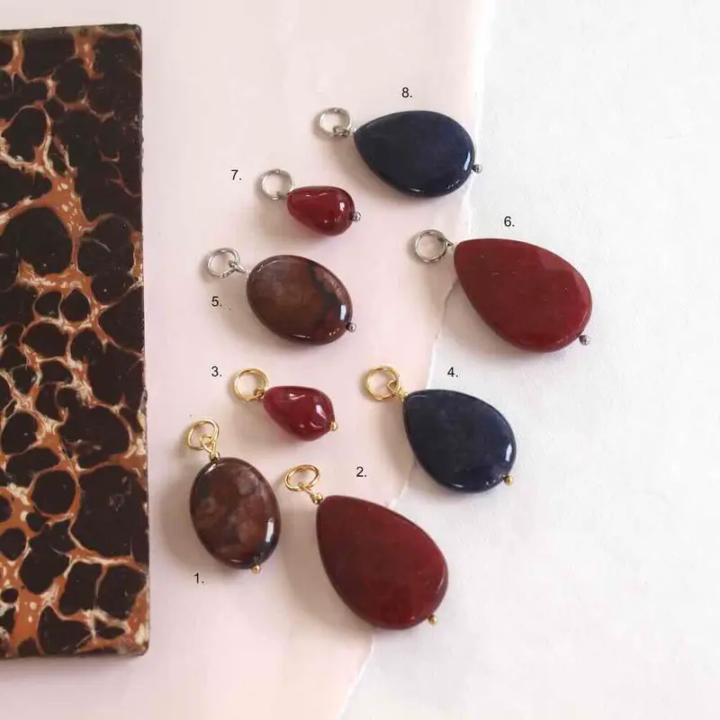 bedels blue and dark pink stones (kies je soort)