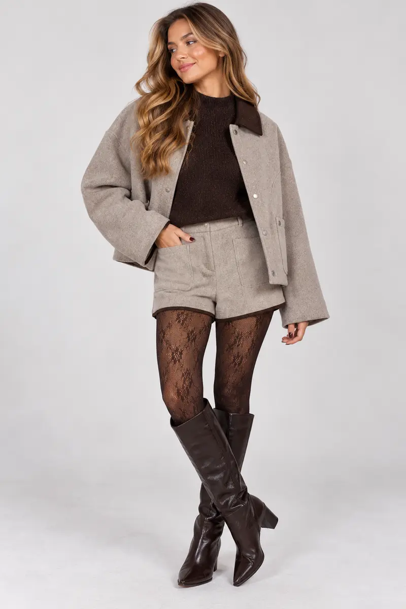 Beige shortje beige met bruine bies