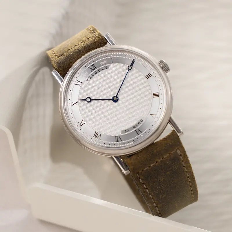Breguet Classsique Dresswatch ref 5157 Ultra thin automatic Guilloché dial in 18 k white gold