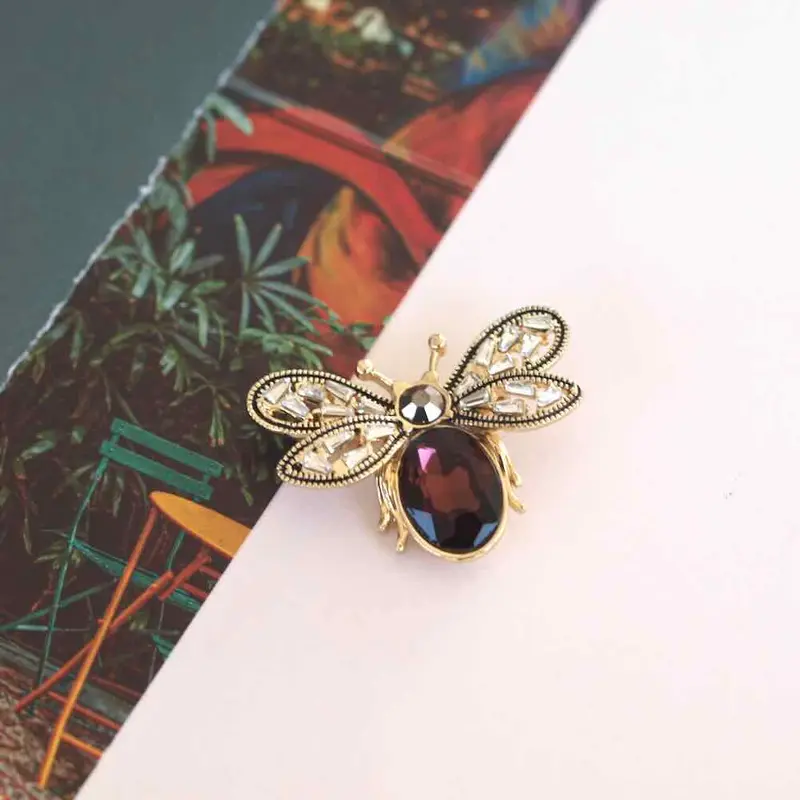 broche dark red butterfly