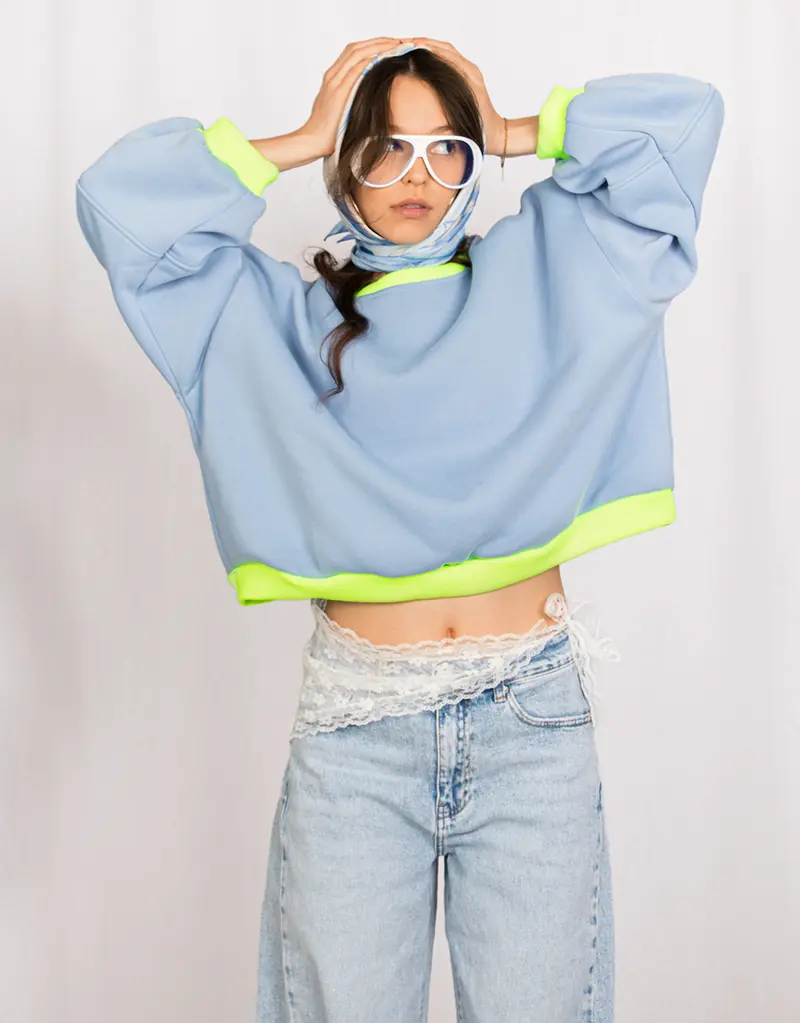 Contrasting hem round neck sweater