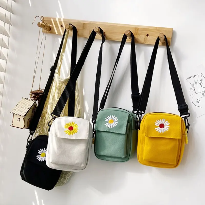 Embroidered Daisy Mini Purse (4 Colours)