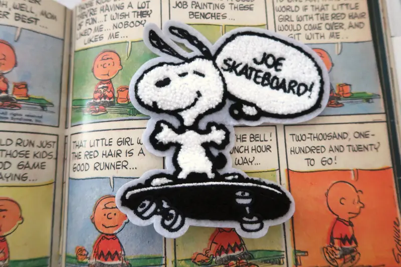 Fluffy Skateboarding Snoopy Peanuts comic embroidered patch/appliqué