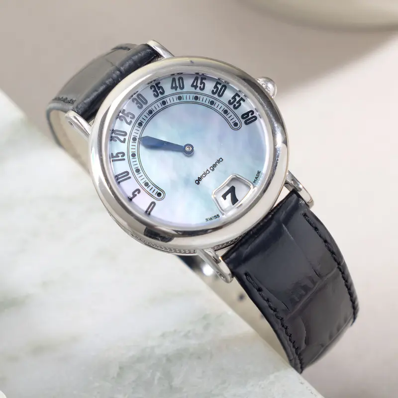 Gerald Genta "Retro" Jumping Hour mit MOP Zifferblatt in 18 Karat Weißgold G.35247