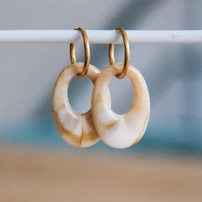 Gouden oorbellen dames - met resin druppel