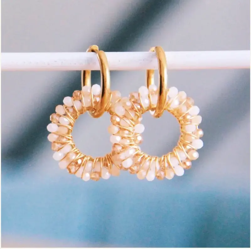 Gouden oorbellen dames - met ronde facet hanger