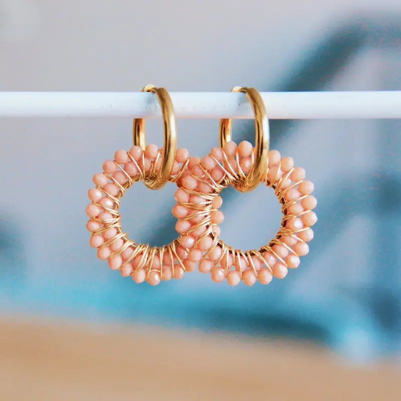 Gouden oorbellen dames - met ronde facet hanger