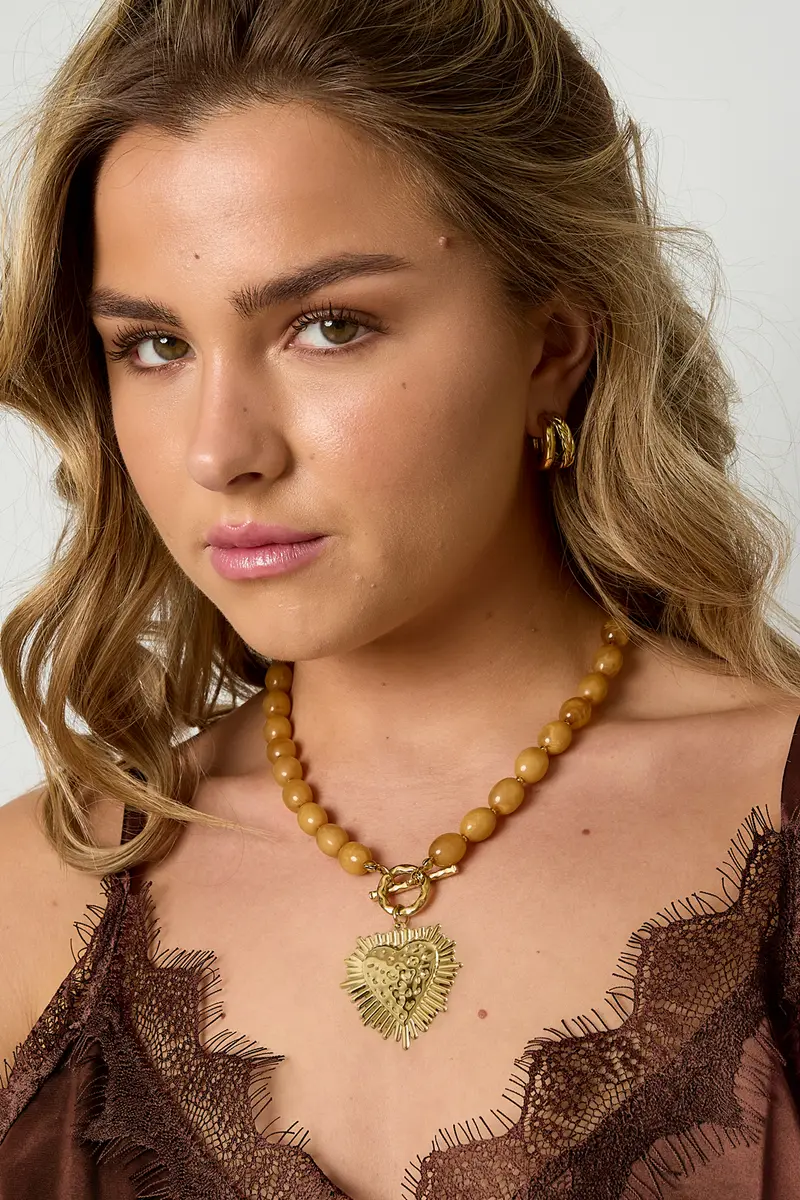 Korte halsketting met beads en groot hart | Khaki