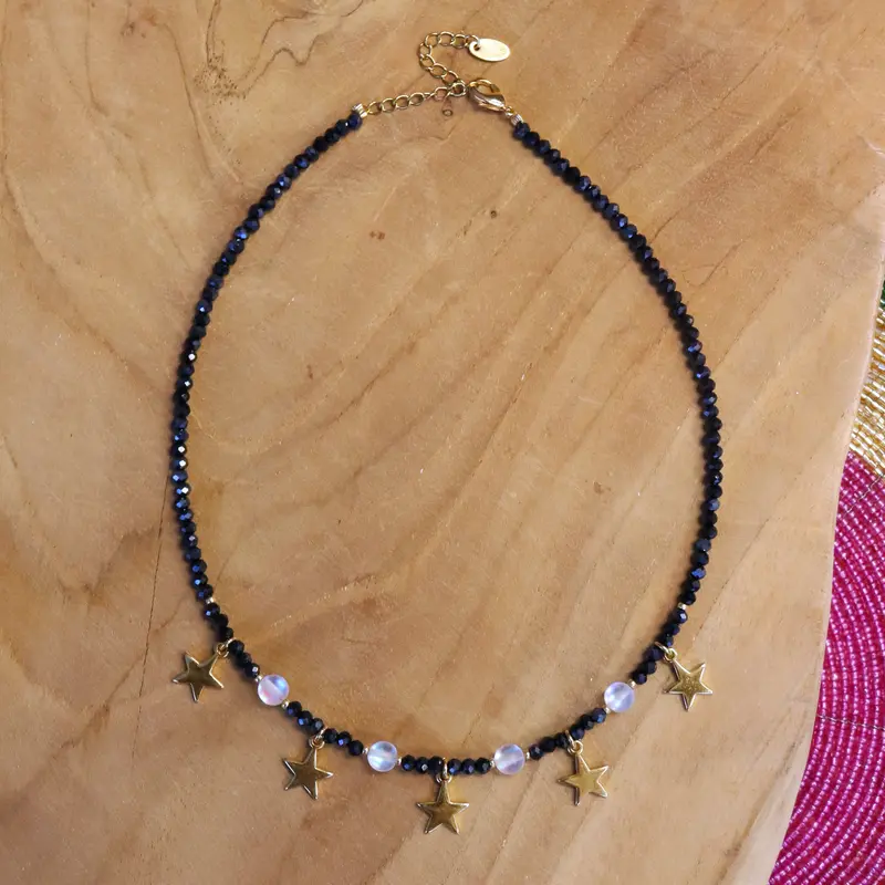 Kralenketting - Navy blauw met maansteen en sterrenbedels