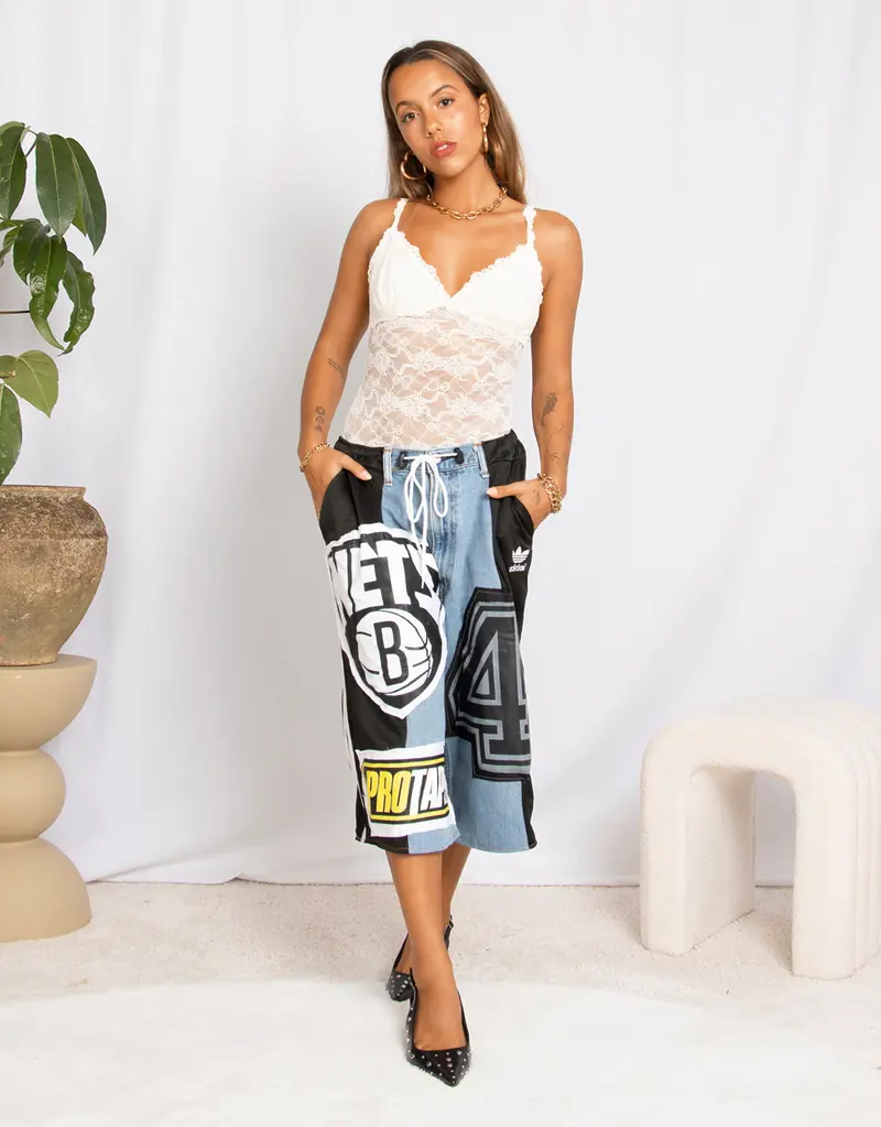 Lace V-neck adjustable strap body