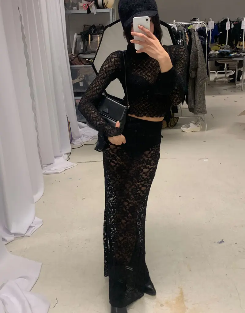 Long lace skirt I
