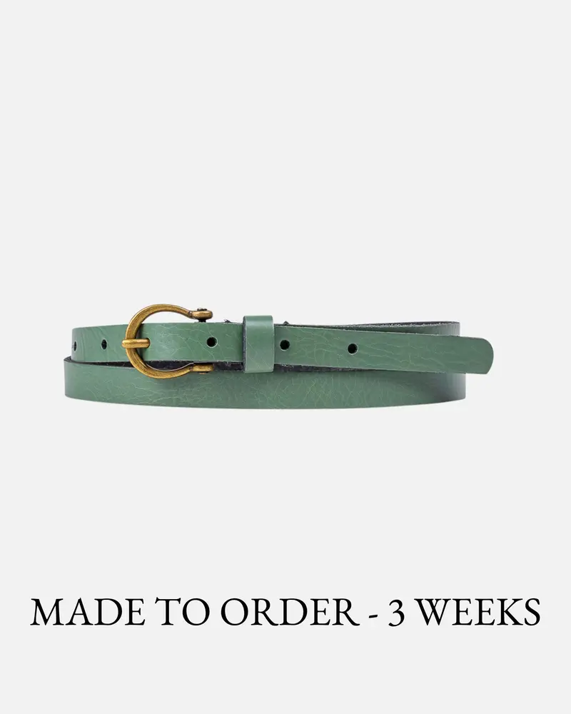 MADE TO ORDER Ariana│Smalle leren riem met hoefijzervormige gesp in antiek goud