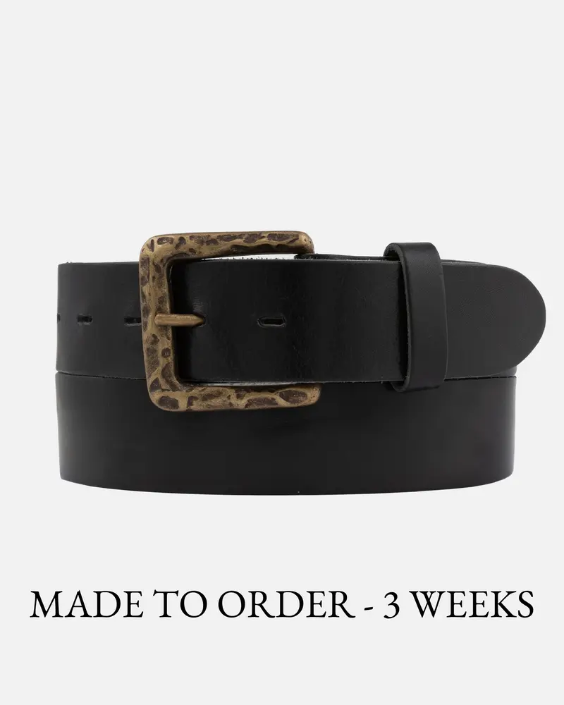 MADE TO ORDER Hamida │ Gehamerde Leren Riem met Messing Gesp