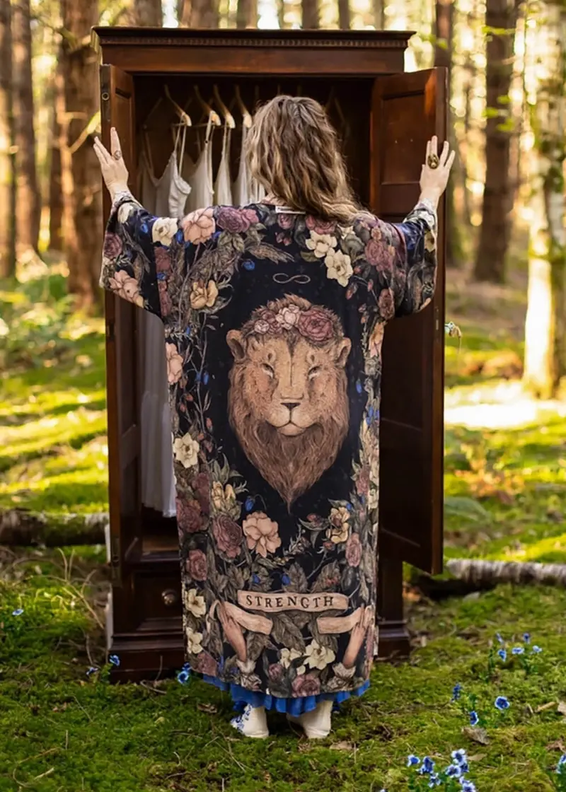 Market of Stars Lionheart Long Kimono Black