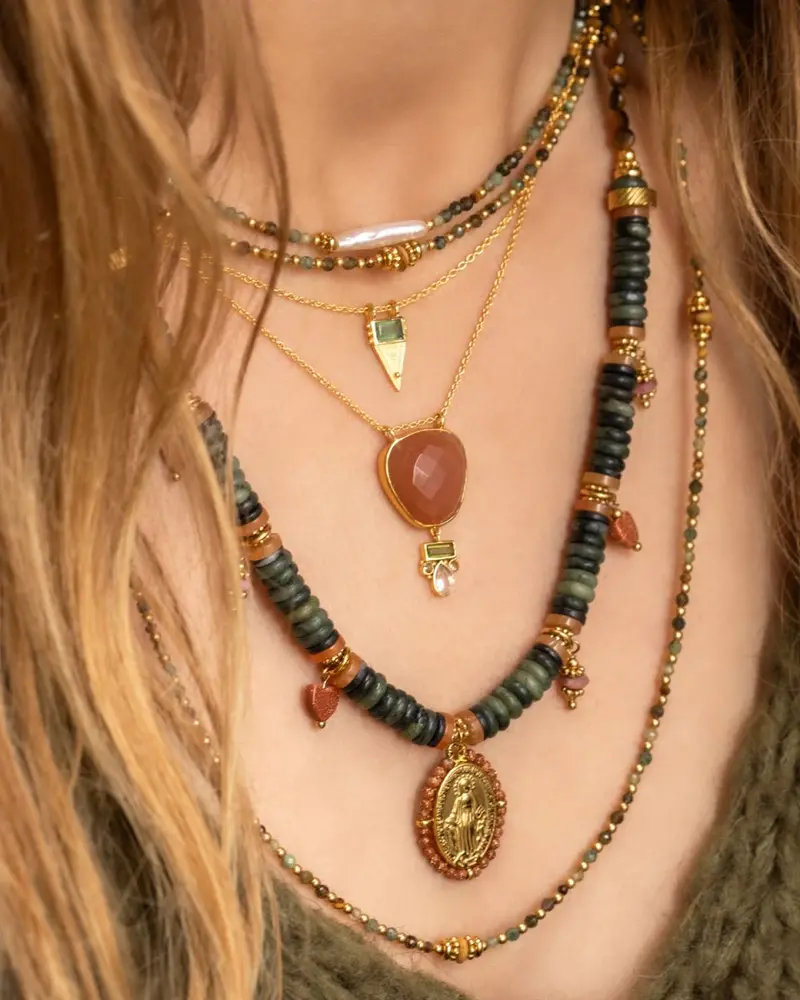 Muja Juma Collier mixed gems & three beads