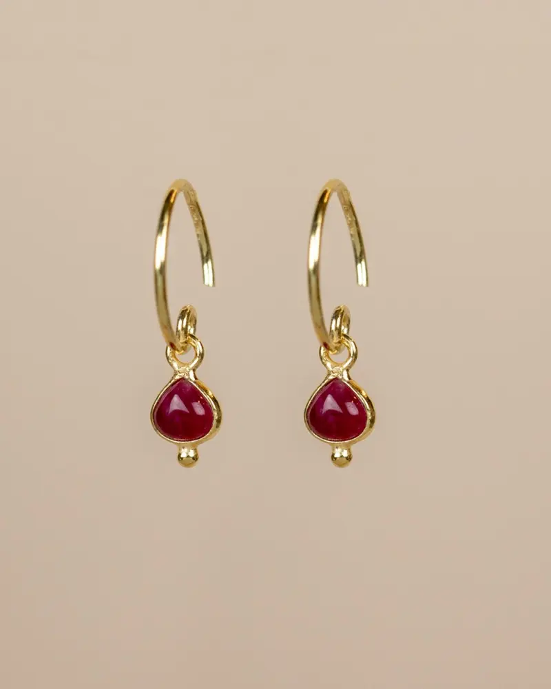 Muja Juma Oorhangers Psyllid ruby 4x4mm heart