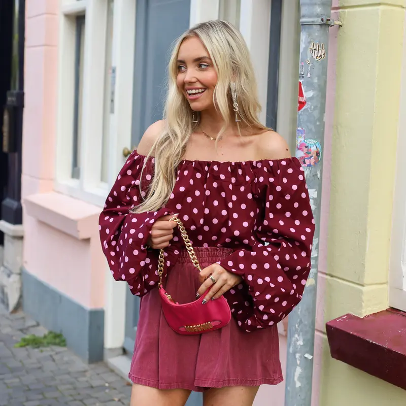 Off shoulder stippen top bordeaux roze