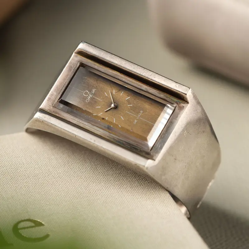 Omega De Ville Armreif Silber Andrew Grima