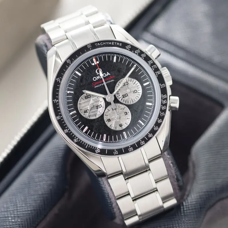 Omega Speedmaster Apollo Soyuz Jubiläumsedition mit Meteorit Zifferblatt