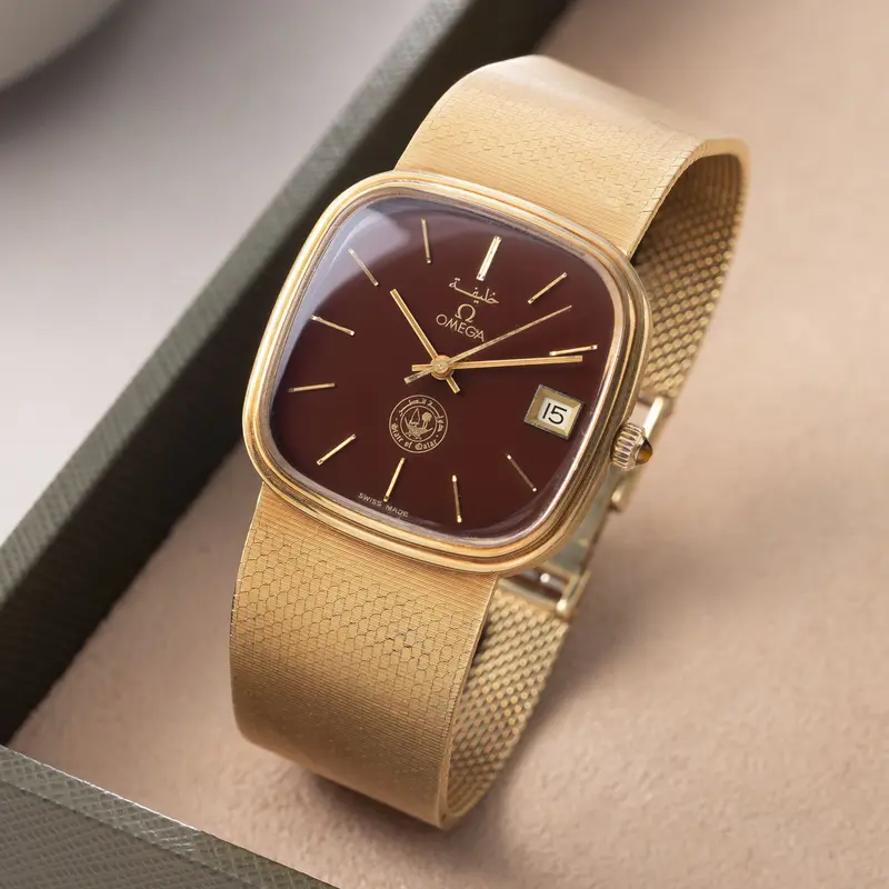 Omega "State of Qatar" Squared Dresswatch Oxblood Stella-esque Dial from Original Owner Family in 18k yellow Gold with integrated Woven Bracelet