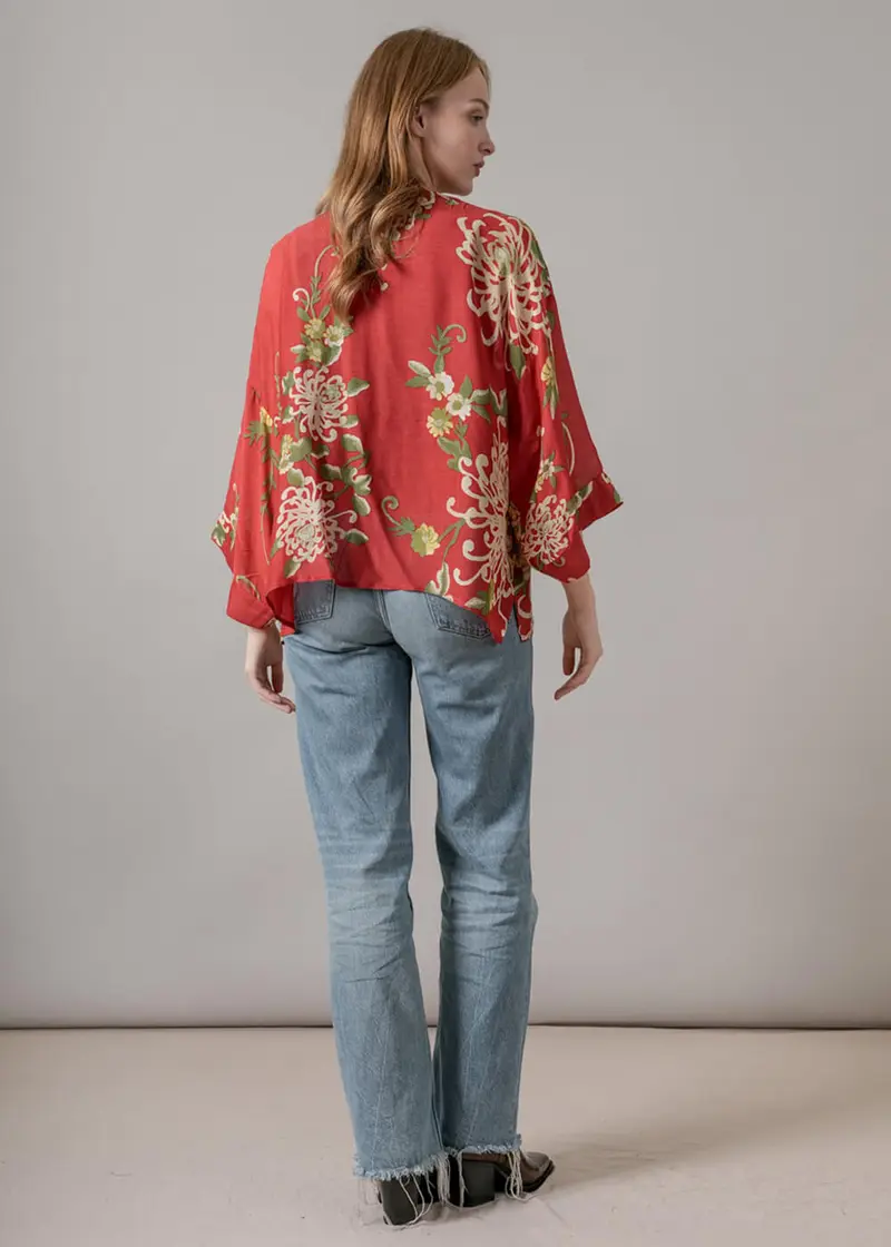 One Hundred Stars Chrysanthemum Short Kimono Red