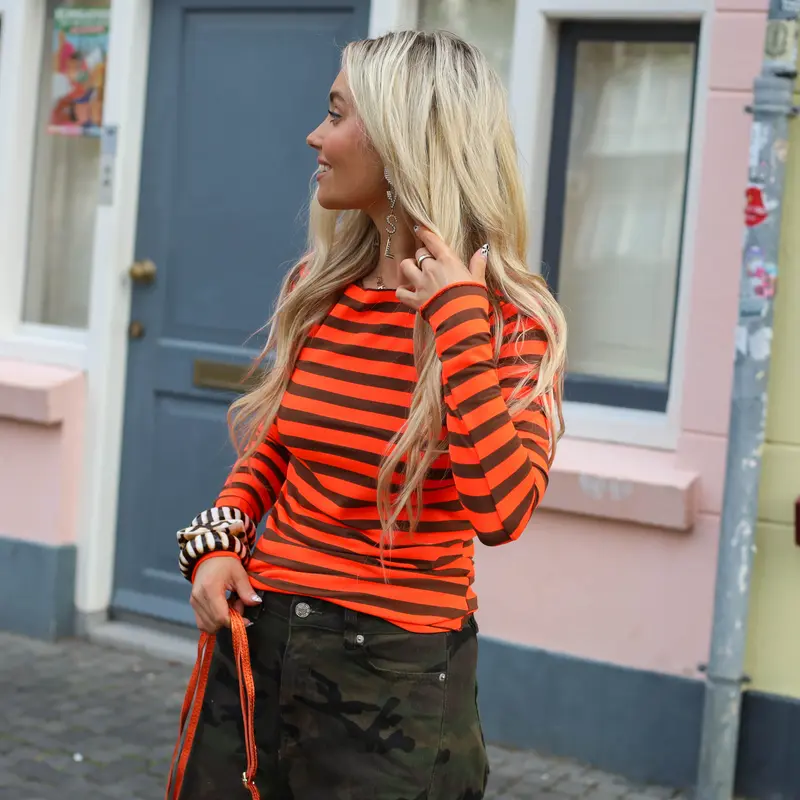 Pien streep top oranje bruin