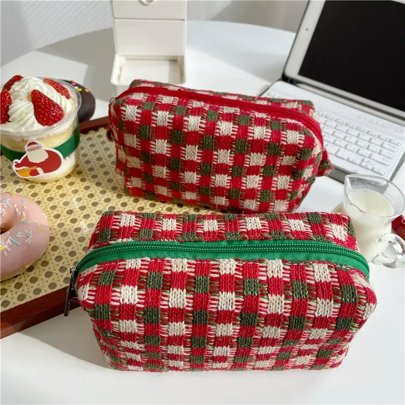 Red and Green Knitted Checkerboard Pattern Zipper Pouch (2 Designs)