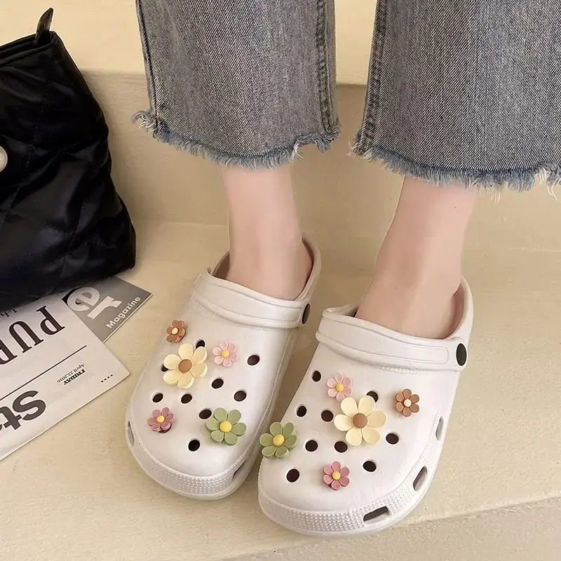 Retro Daisy Shoe Charms