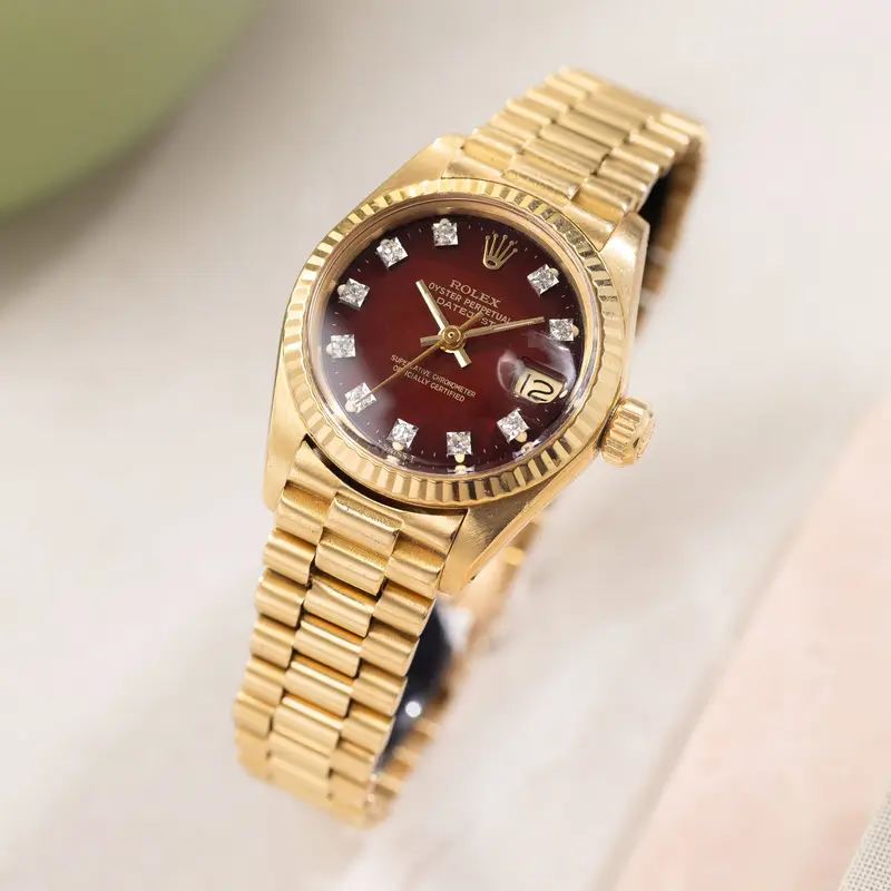 Rolex Datejust red Dégradé dial with diamond markers in 18 k yellow gold ref 6917