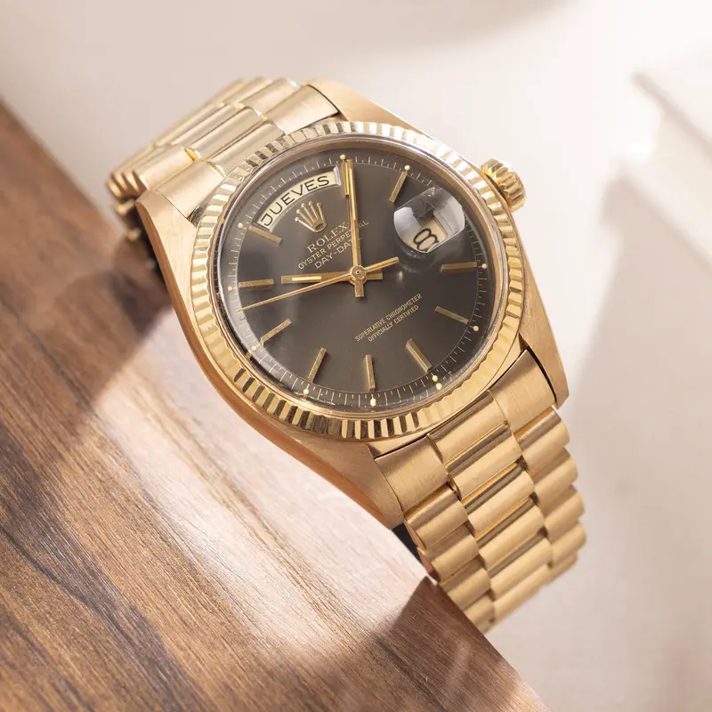 Rolex Day-Date 1803 Stilvolles warmgraues Soleil-Zifferblatt