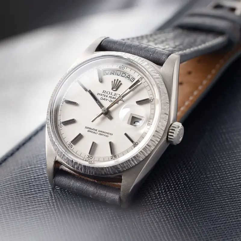 Rolex Day Date 1807 Weißgold Bark Finish mit Niederländischer Tagesscheibe