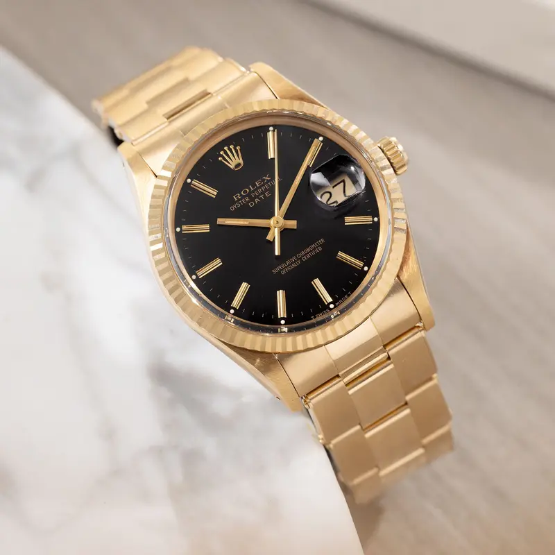 Rolex Oyster-perpetual date black dial in 18 k yellow gold ref 15038
