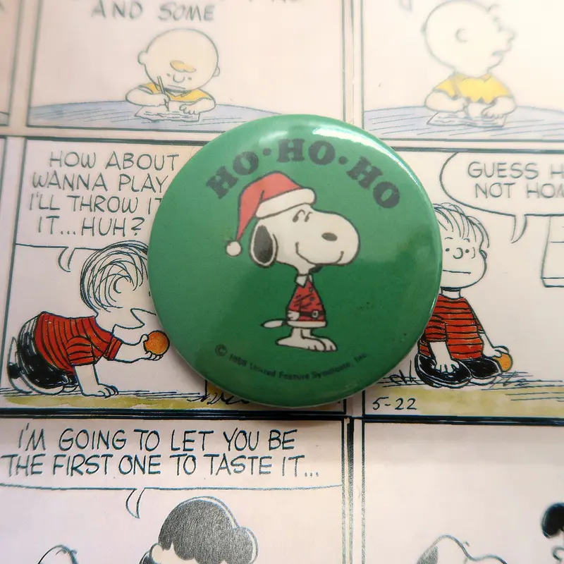 Santa Snoopy Peanuts Comics "Ho Ho Ho" Christmas Can Badge