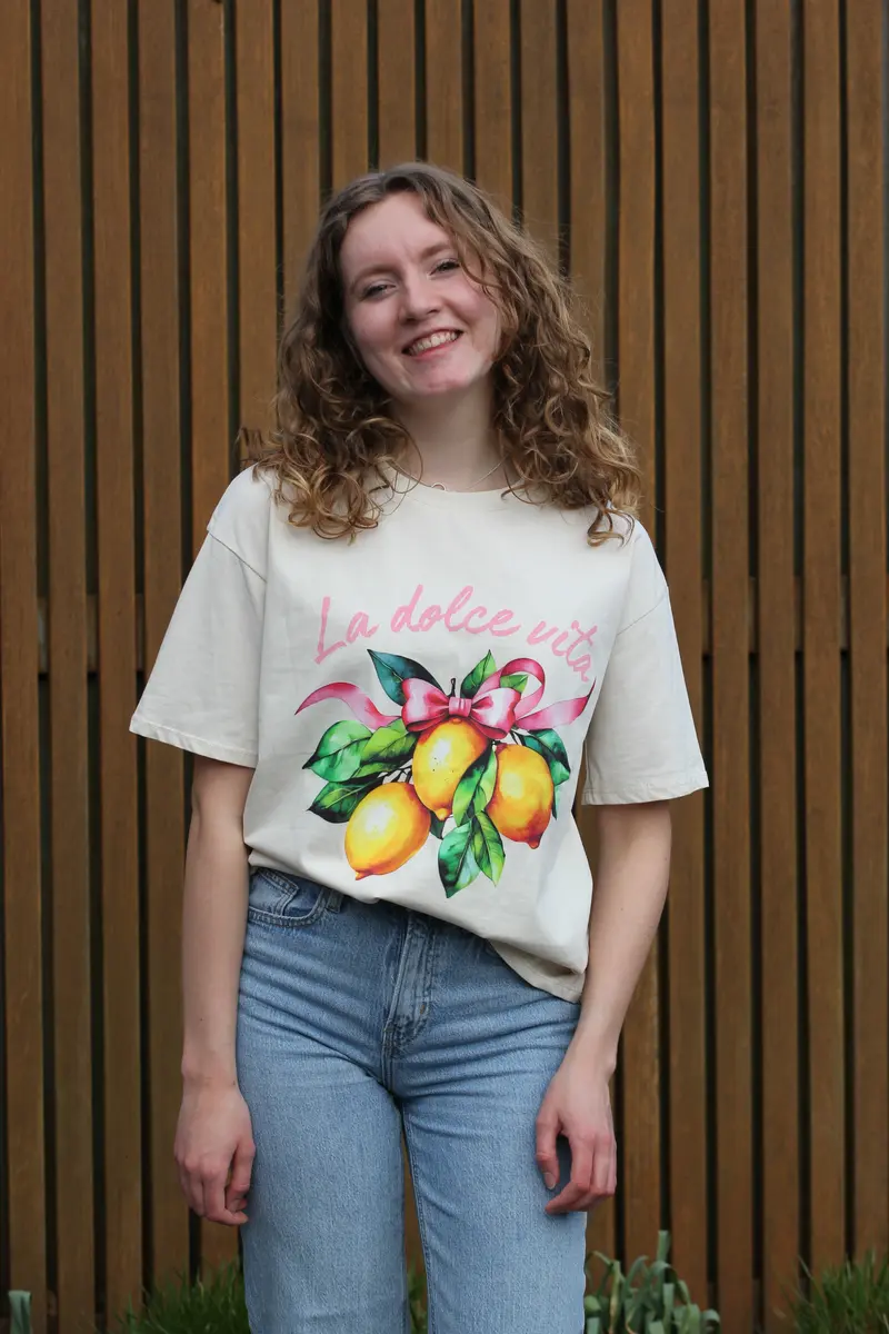 Shirt La dolce vita Sofia | Beige met citroenenprint en roze strik