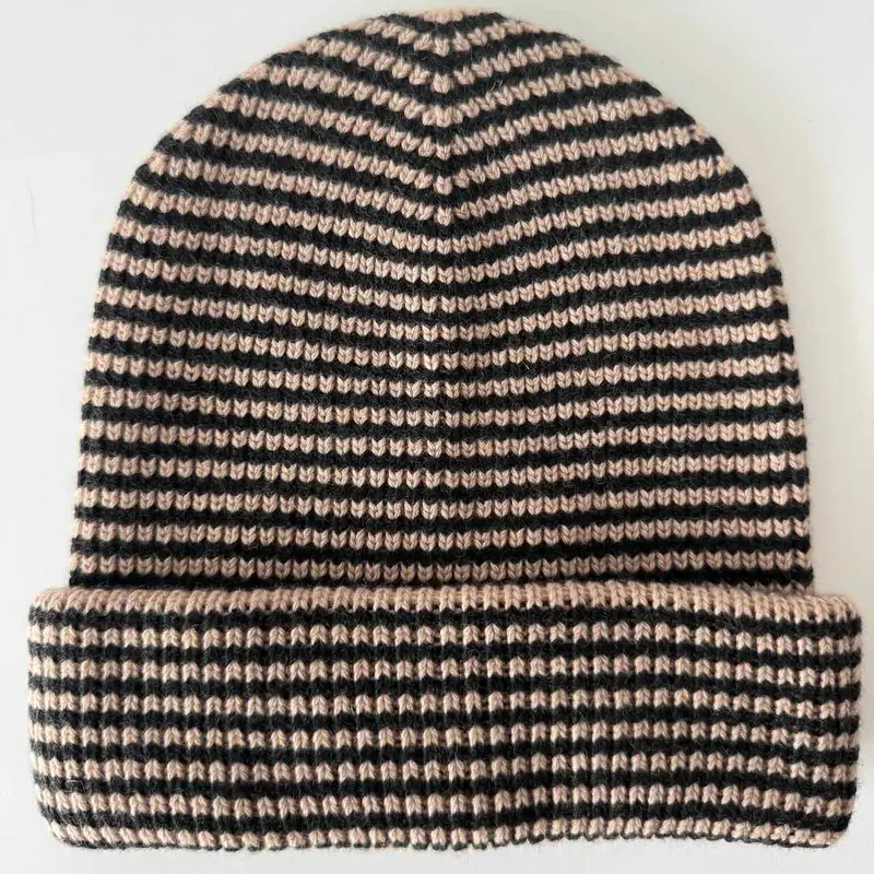 sjaalmania cosy beanie camel beige/solid black