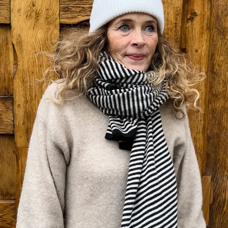 sjaalmania sjaal cosy stripes black-light sand