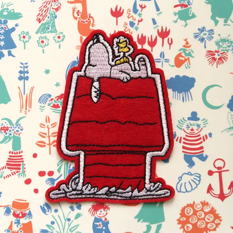 Snoopy Embroidery Patch // Snoopy from the Peanuts comics sleeping on his dog house embroidered iron-on patch badge appliqué (2 Designs)