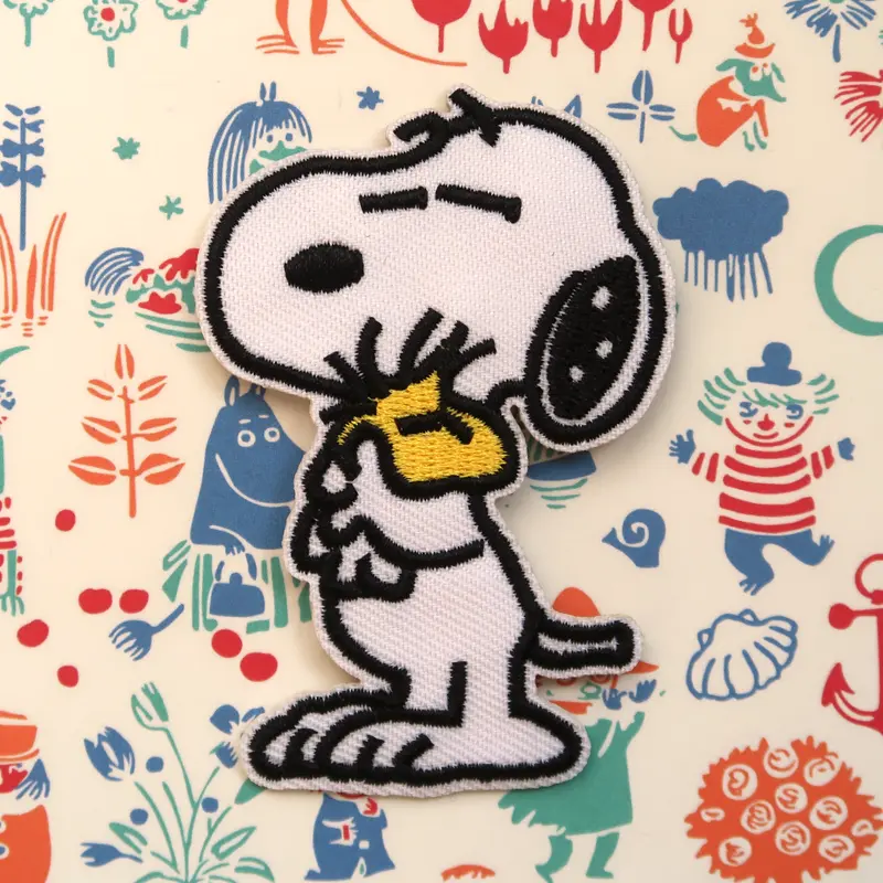 Snoopy Embroidery Patch // Snoopy hugging Woodstock embroidered patch badge appliqué