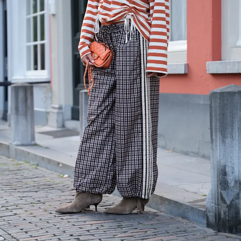 Sporty ruitjes pantalon bruin