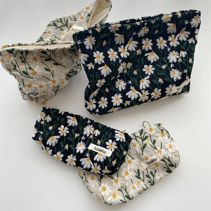 Textured Embroidered Daisy Pattern Zipper Pouch (2 Colours)