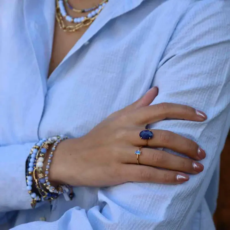 Une a Une ring Tini sapphire