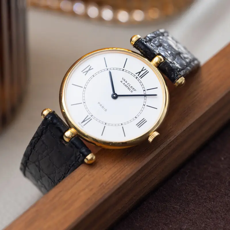 Van Cleef & Arpels Gold Ladies Round Dress Watch Box and Papers