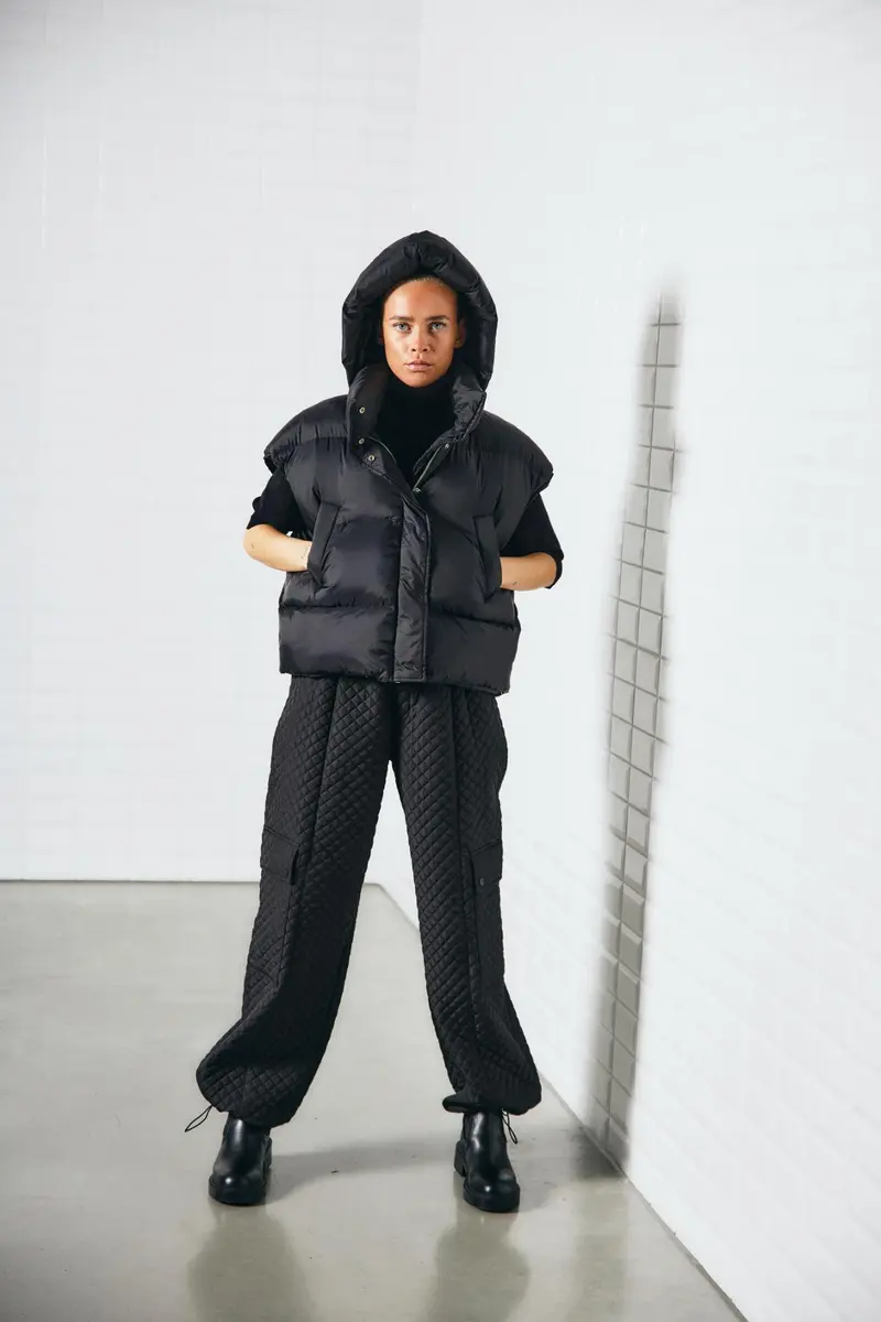 WBLVanessa 878 Black