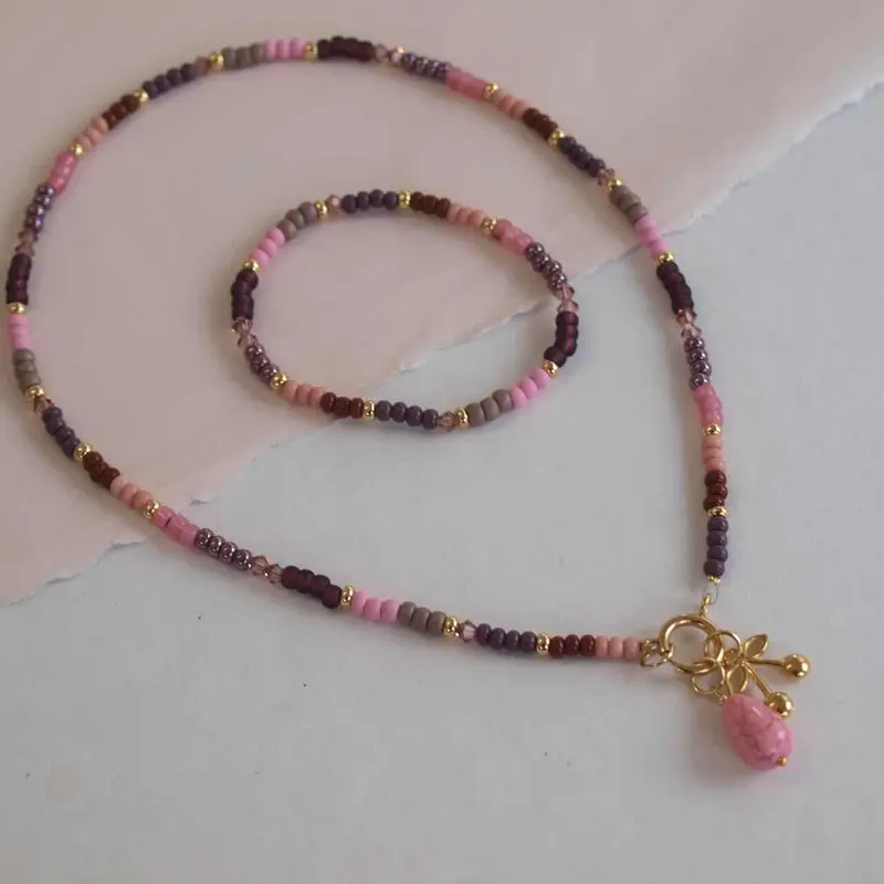 widaro ketting more lots of pink
