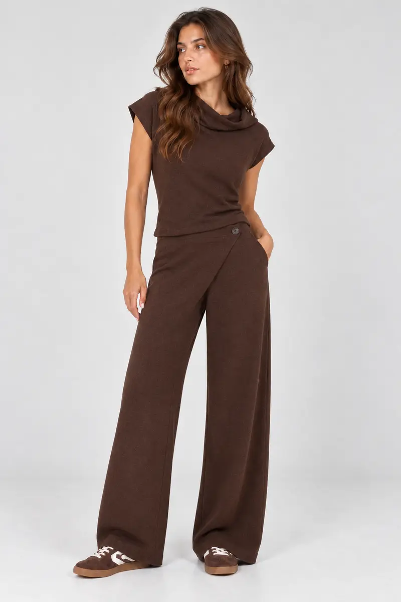 Zachte broek bruin met knoop